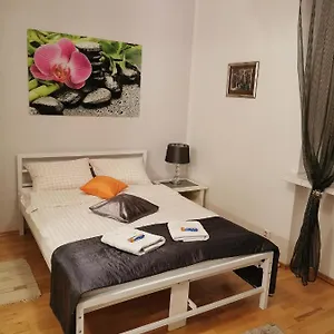 Apartment Klimatyczna Kawalerka W Centrum Warszawy, Warschau